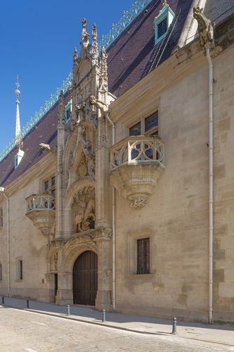 Musée lorrain : seules les fenêtres du bâtiment dit des « petites écuries » ne sont pas conformes - Tribunal administratif de Nancy
